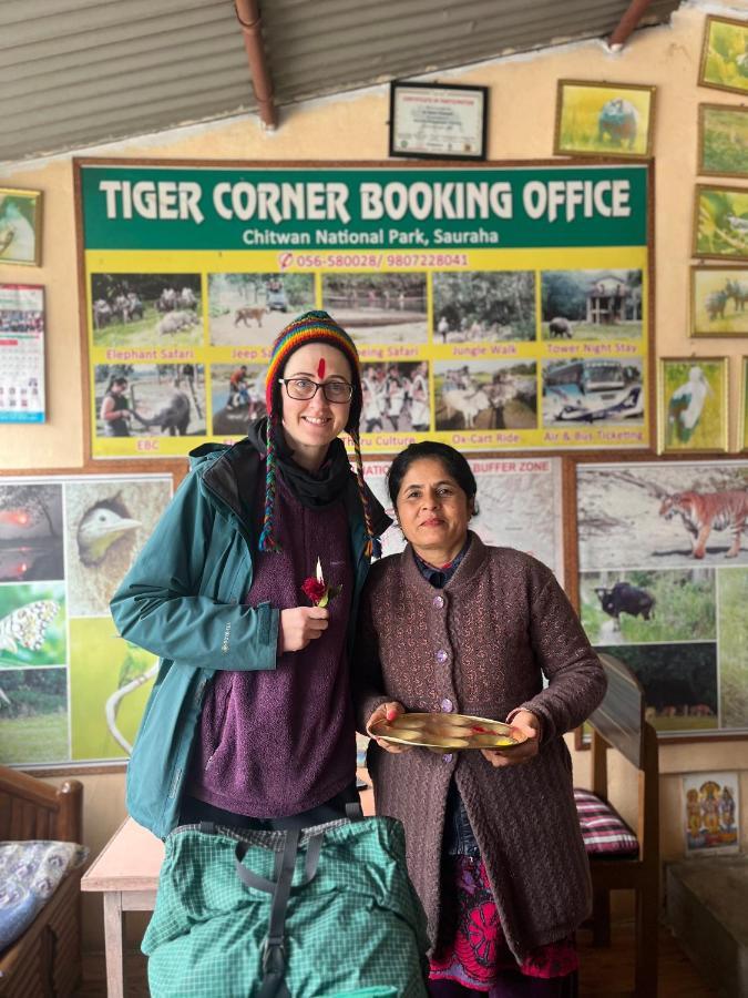 Tiger Corner Inn Homestay Sauraha Esterno foto