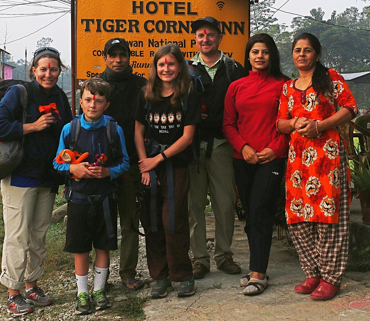 Tiger Corner Inn Homestay Sauraha Esterno foto